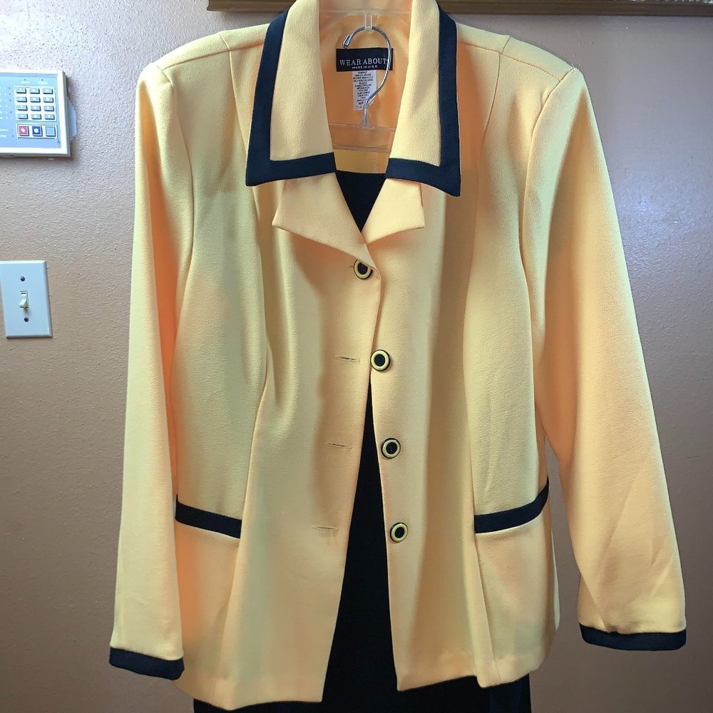 Black & Yellow Women's Long-Sleeves Suit